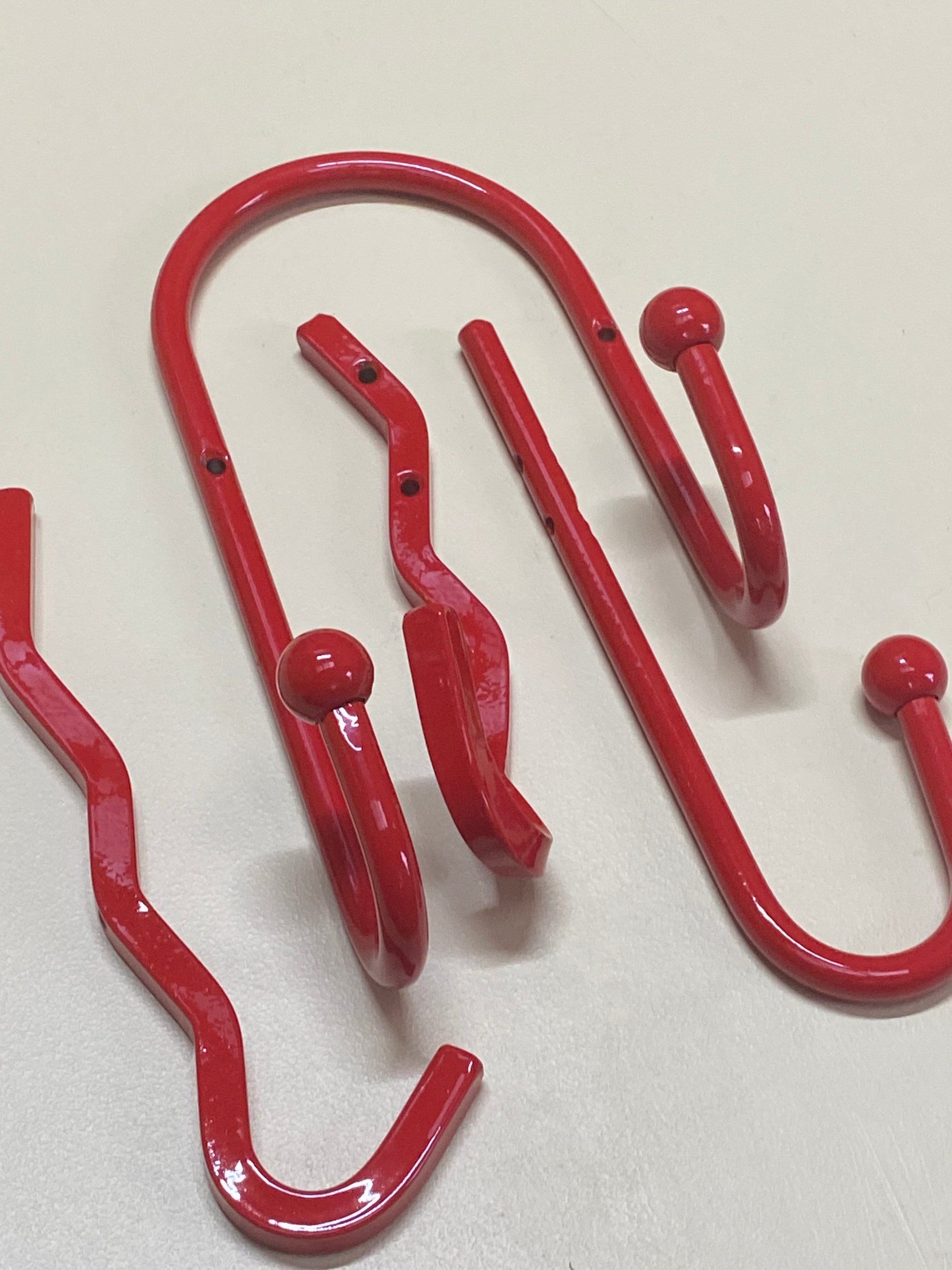 Wiggle Hook - Cherry Red