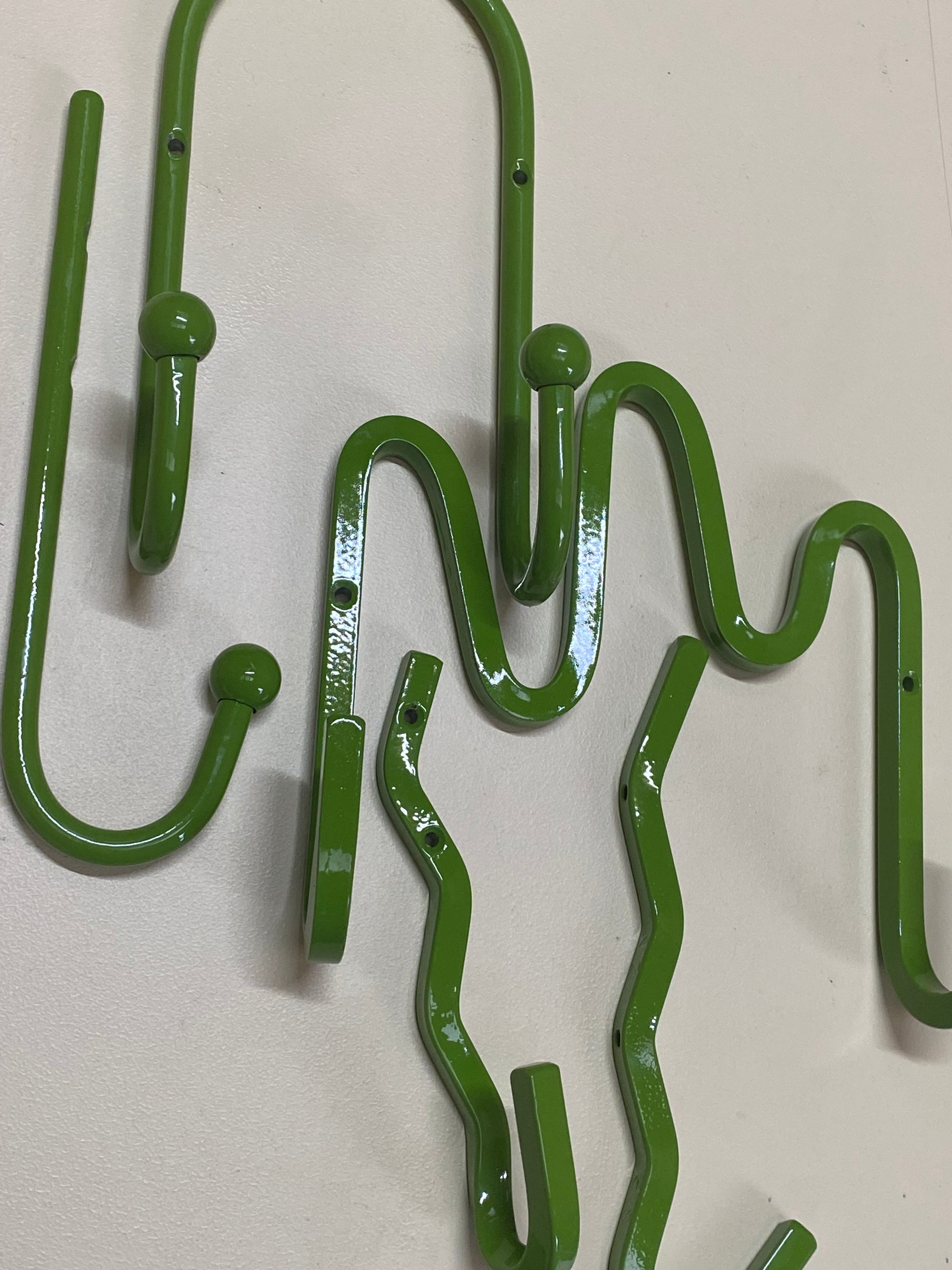 Double Orb Hook - Kawakawa Green